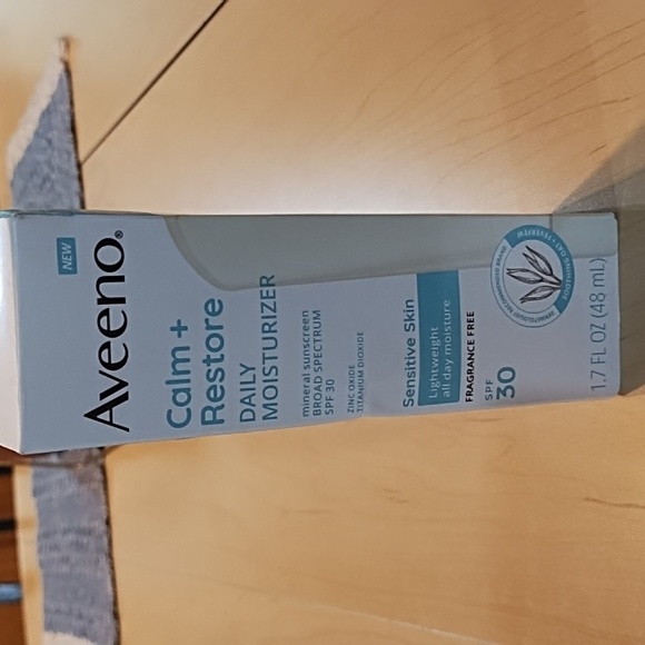 Calm + Restore Daily Moisturizer - White With SPF 30 NIB. - Picture 1 of 6